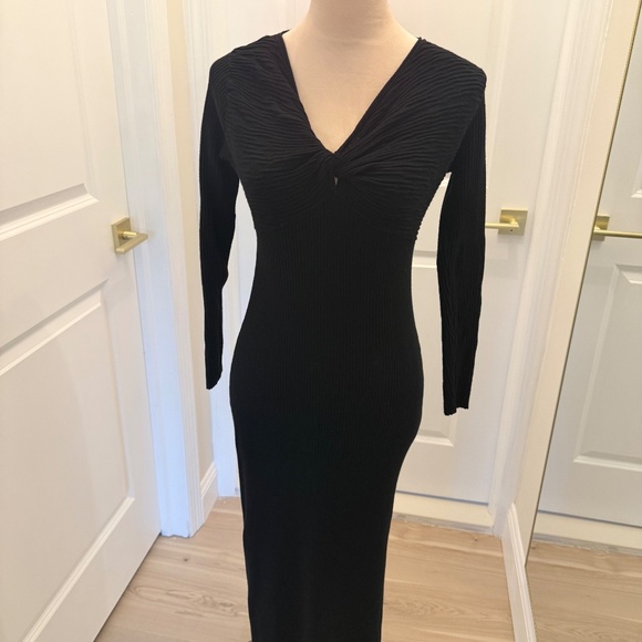 ASTR THE LABEL BLACK TWIST FRONT SWEATER DRESS MEDIUM - Picture 1 of 7